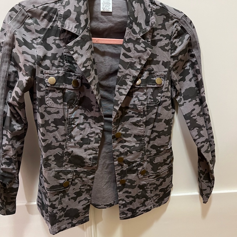 Mac and Me Women’s Grey Camo Jacket/Blazer